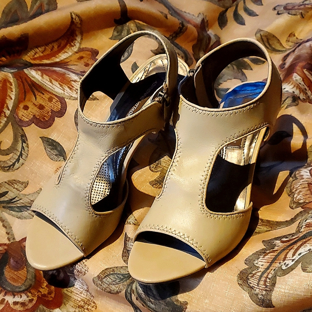 Strappy Nude Heels / Pumps